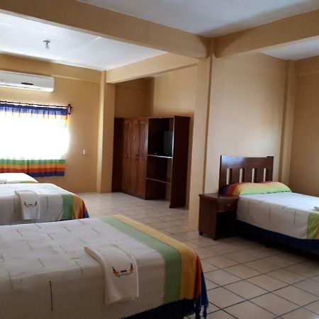 Hotel Alebrijes San Pedro Pochutla Extérieur photo
