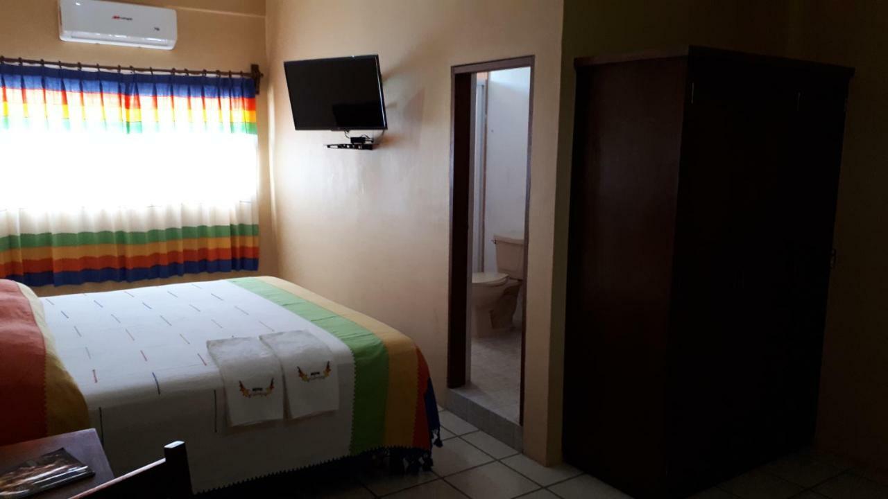 Hotel Alebrijes San Pedro Pochutla Extérieur photo