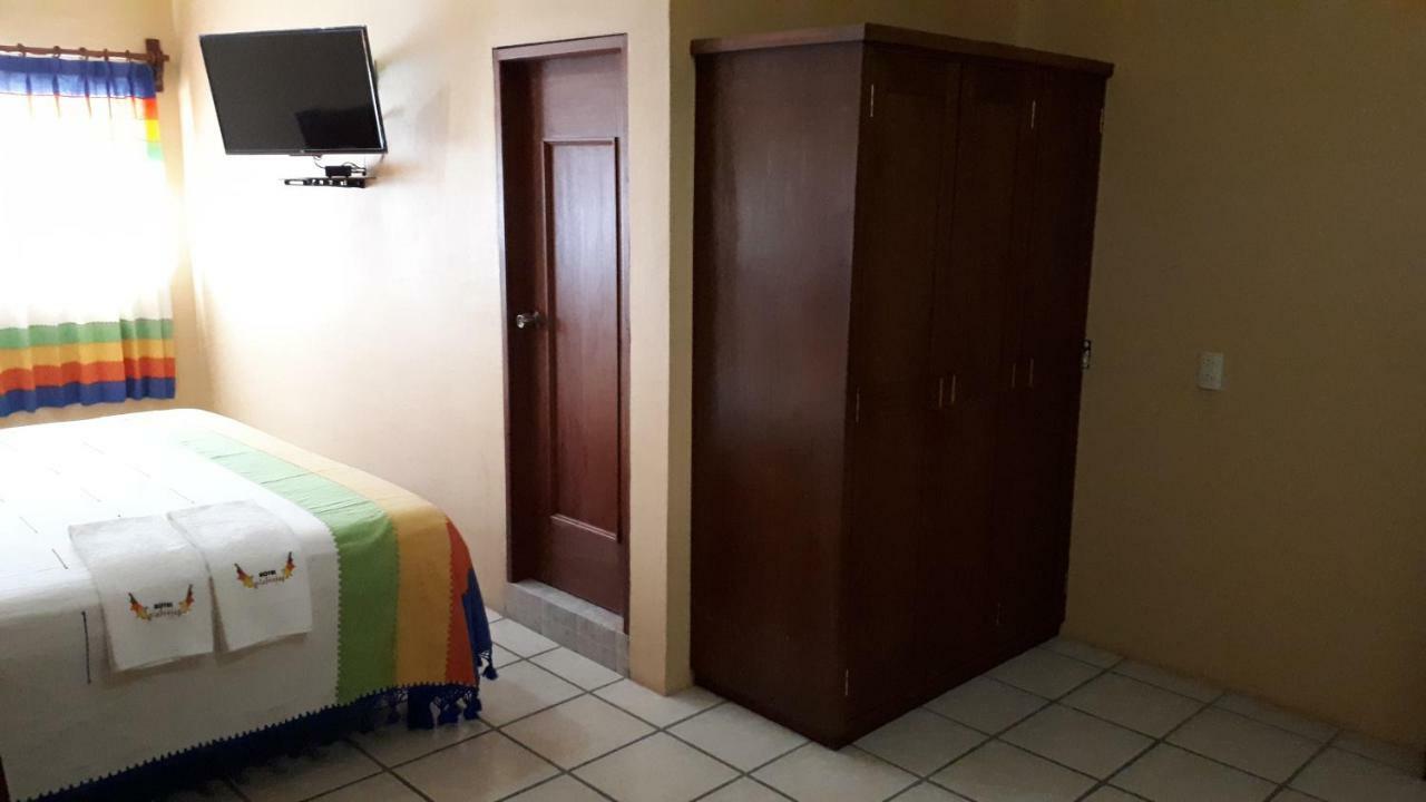 Hotel Alebrijes San Pedro Pochutla Extérieur photo