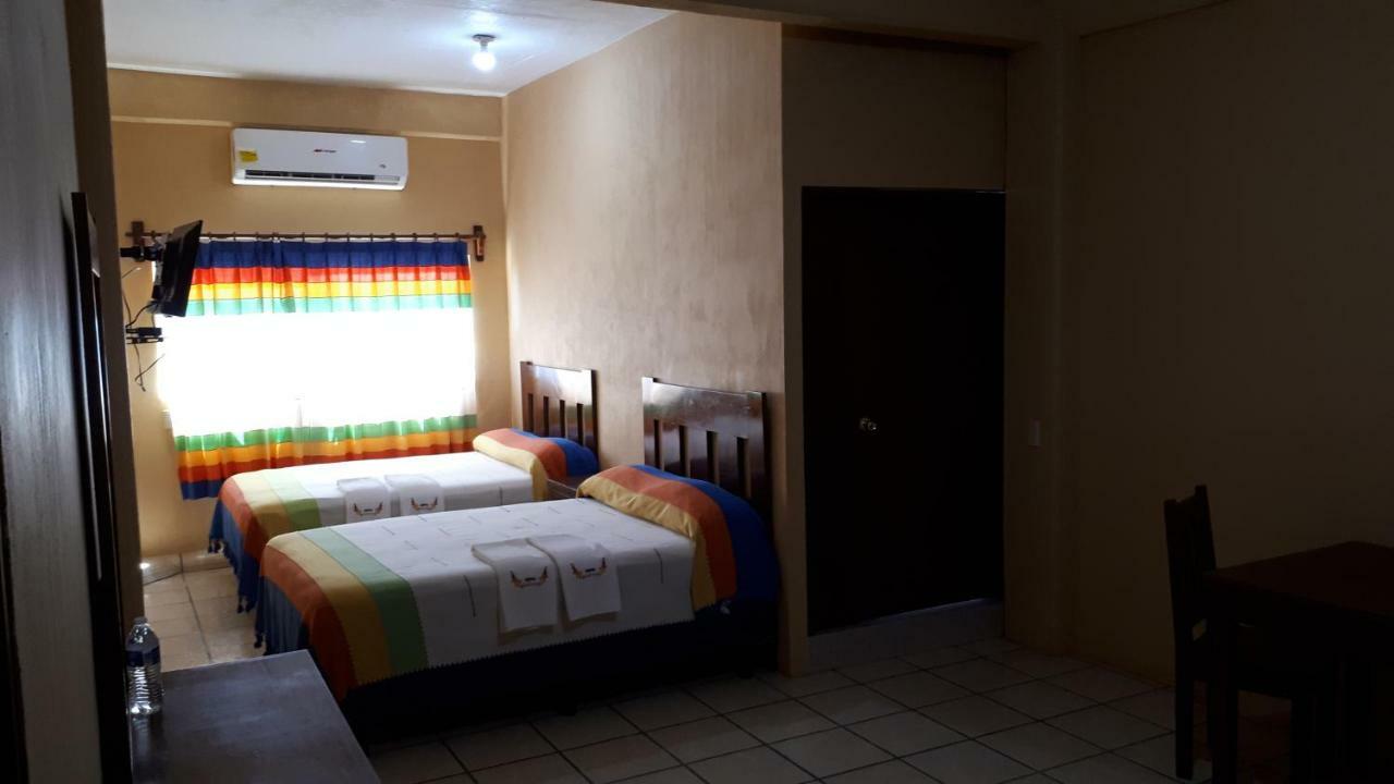 Hotel Alebrijes San Pedro Pochutla Extérieur photo