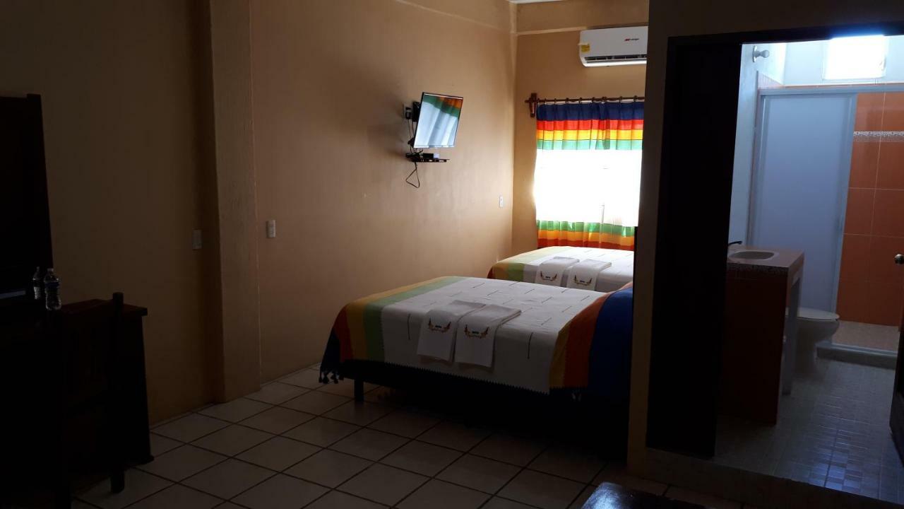 Hotel Alebrijes San Pedro Pochutla Extérieur photo