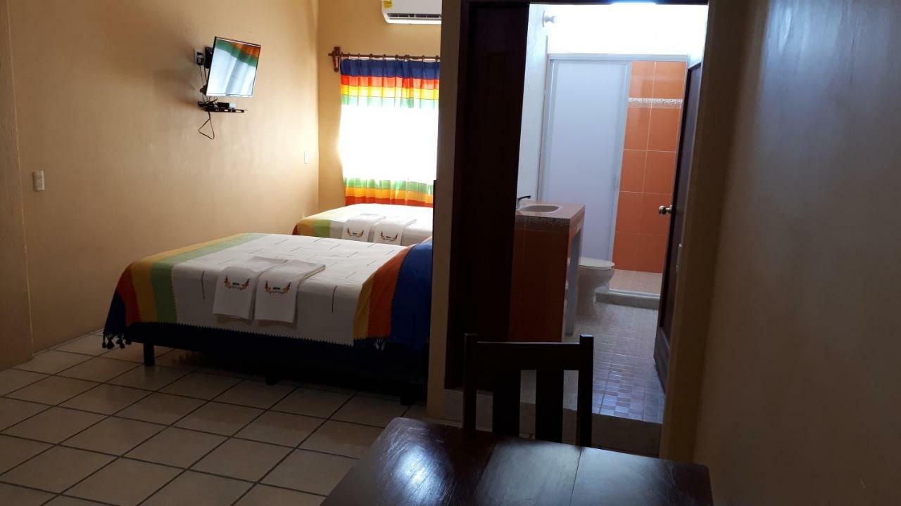Hotel Alebrijes San Pedro Pochutla Extérieur photo