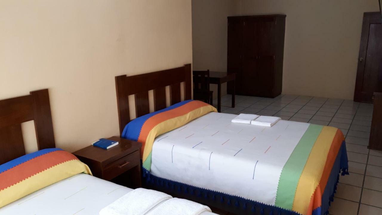 Hotel Alebrijes San Pedro Pochutla Extérieur photo