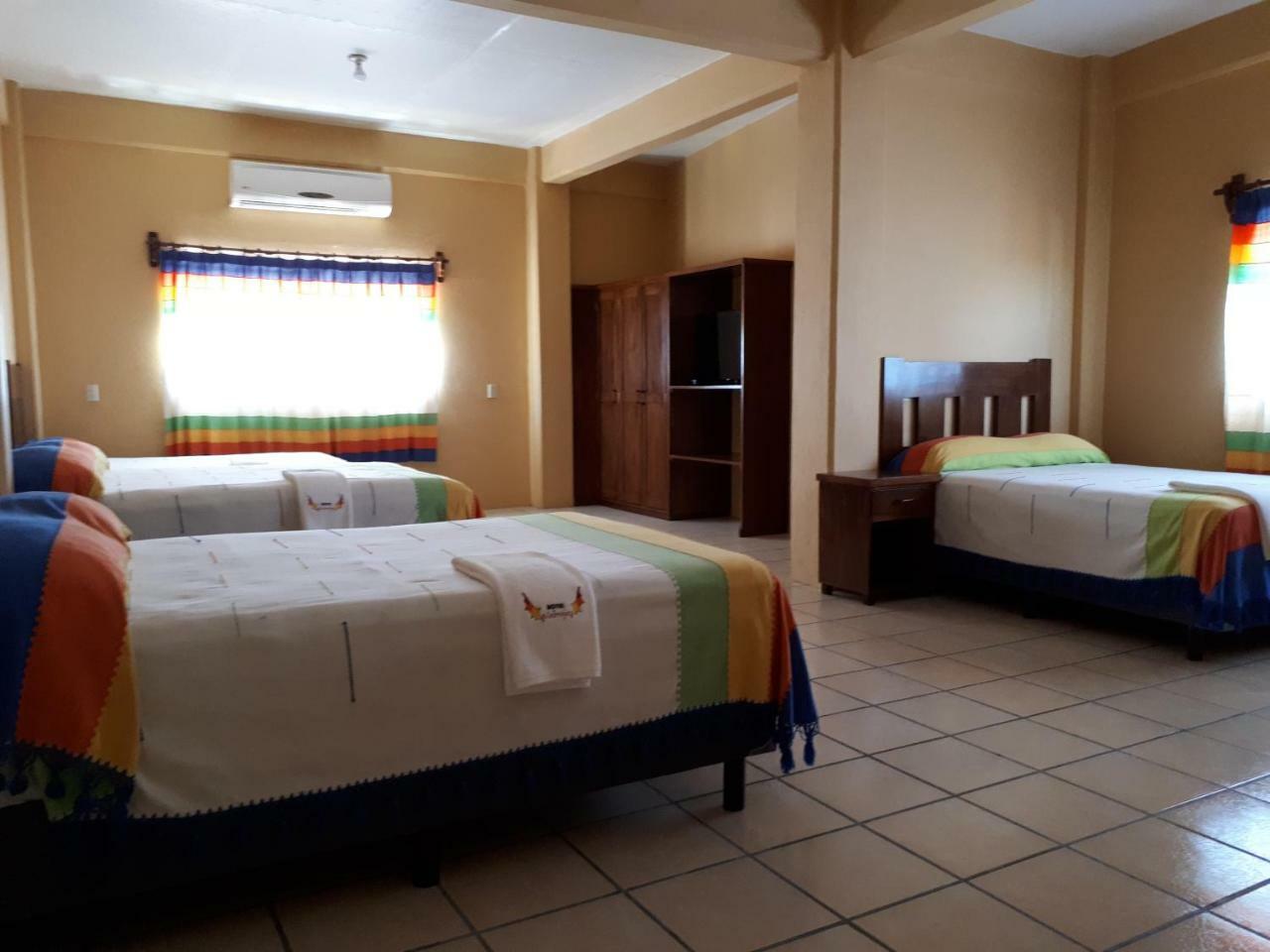 Hotel Alebrijes San Pedro Pochutla Extérieur photo