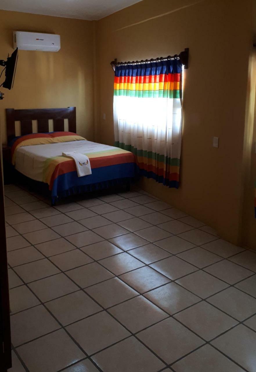 Hotel Alebrijes San Pedro Pochutla Extérieur photo