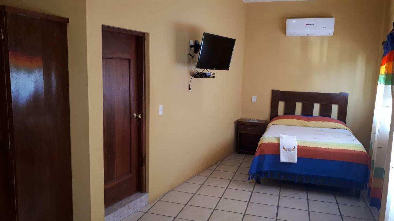 Hotel Alebrijes San Pedro Pochutla Extérieur photo