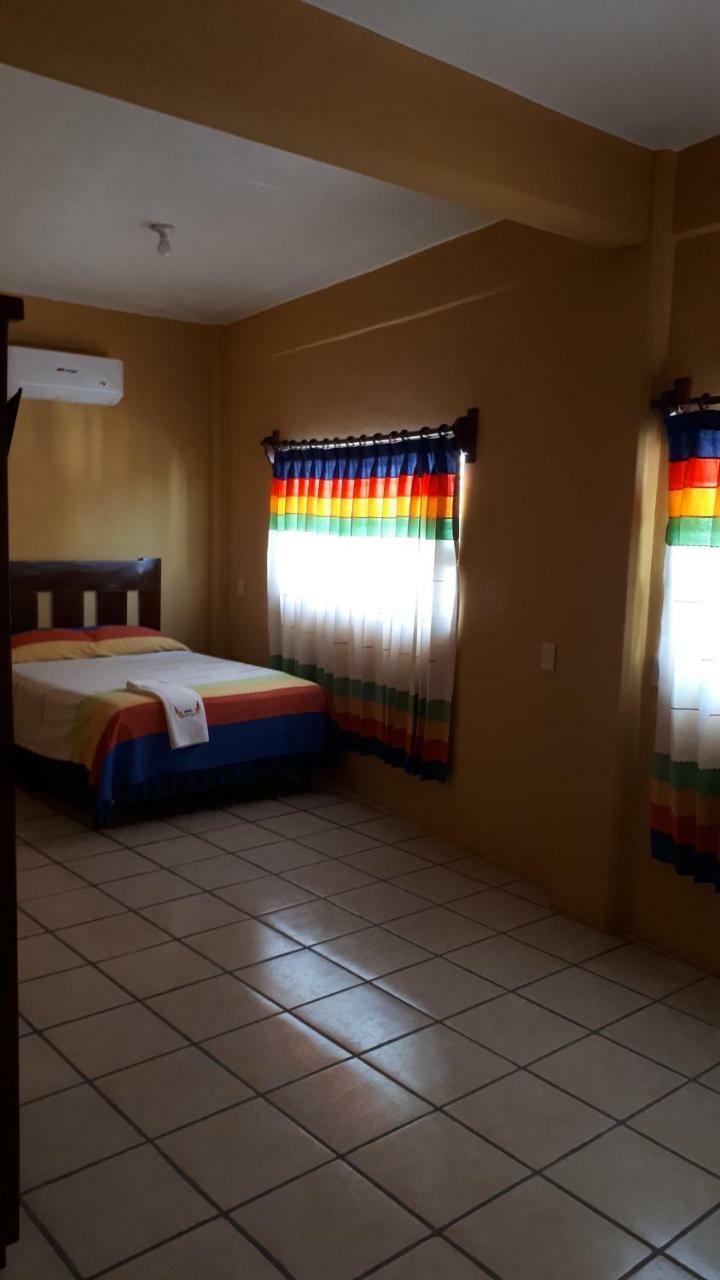 Hotel Alebrijes San Pedro Pochutla Extérieur photo